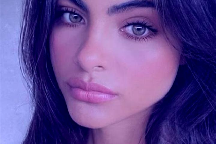 Luna, 38, a dark blonde hazel-eyed latina companion based in Laasdorf. Offering Travel Companion, Domination. Available for incall and outcall, overnight boo...