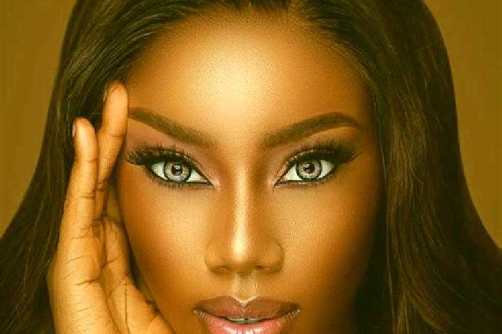 Luna, 38, a red blue-eyed ebony companion based in Mocupe. Offering OWO, Erotic Massage, Deep French Kissing, Domination. Available for incall and outcall, o...