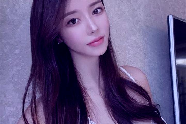 Luna, 38 — Escort in Liukou, China