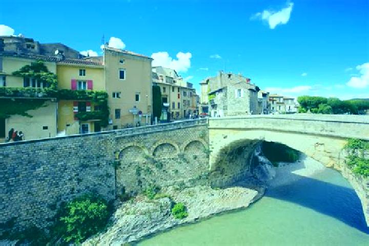 Luna, 38 — Escort in Vaison-la-Romaine, France