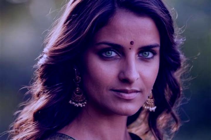 Luna, 39, a brunette green-eyed indian companion based in Murero. Offering Dinner Date, Domination, Tantra. Available for incall and outcall, overnight booki...