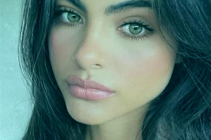 Luna, 39, a brunette green-eyed latina companion based in Al Qabw. Offering Tantra, Erotic Massage, Fetish. Available for incall and outcall, overnight booki...