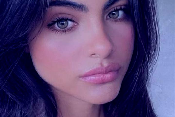 Luna, 39, a brunette grey-eyed indian companion based in Risaralda. Offering Striptease, Massage, CIM. Available for incall and outcall, day and evening dates.