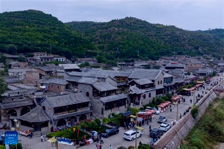Luna, 39 — Escort in Qikou, China