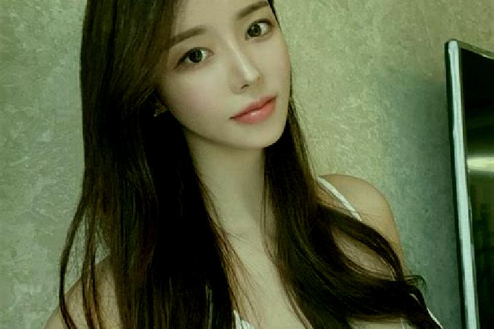Luna, 39 — Escort in Yueyahe, China