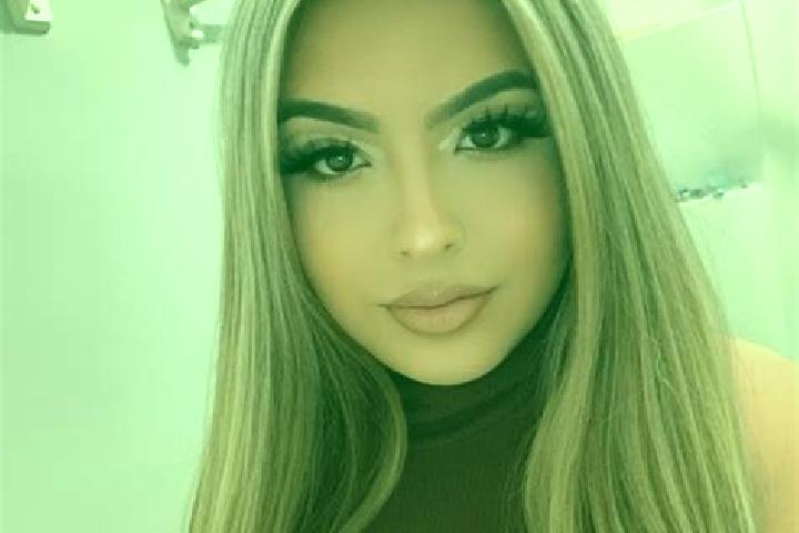Madison, 20, a blonde amber-eyed latina companion based in El Bolson. Offering Duos, GFE, Erotic Massage, Fetish. Available for incall and outcall, overnight...