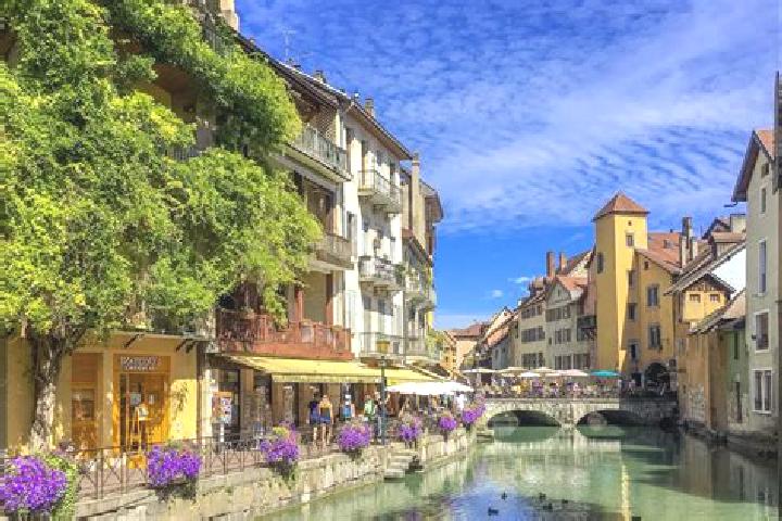 Madison, 20 — Escort in Aiffres, France
