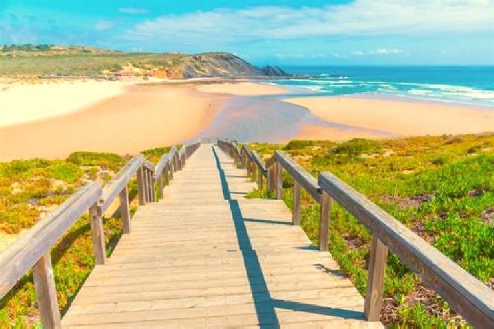 Madison, 20 — Escort in Aljezur, Portugal