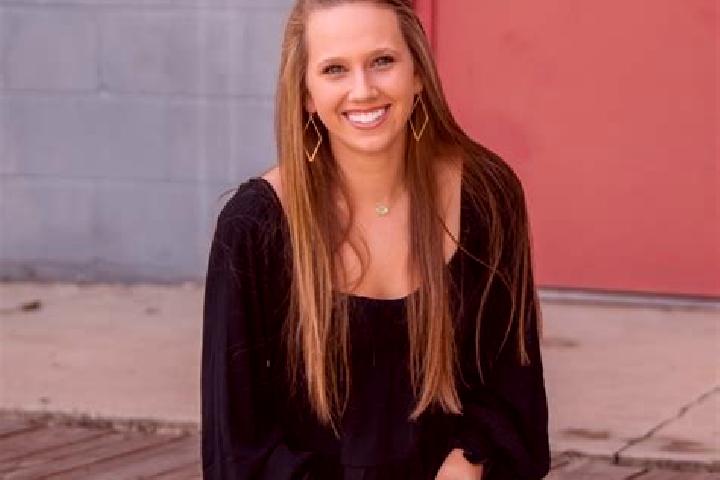 Madison, 20 — Escort in Fox Farm-College, United States