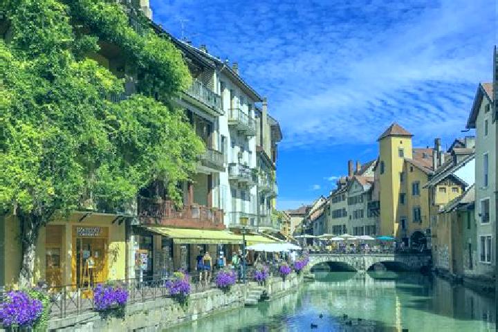 Madison, 20 — Escort in Longages, France