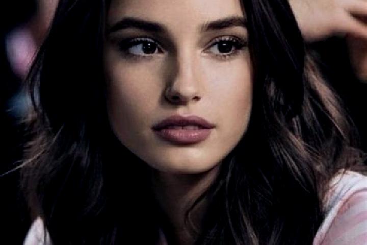 Madison, 21, a brunette brown-eyed slavic companion based in Kolumbug. Offering BDSM, Party Girl, Striptease, Roleplay. Available for incall and outcall, ove...
