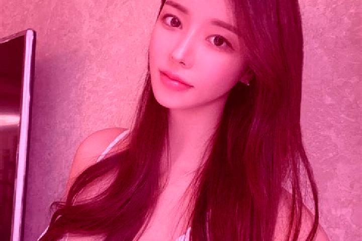 Madison, 21 — Escort in Runxi, China