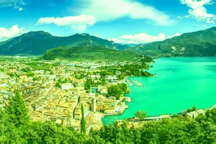 Madison, 21 — Escort in San Martino del Lago, Italy