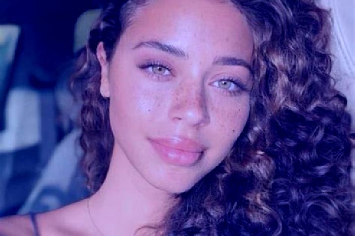 Madison, 22, a black hazel-eyed latina companion based in Priboieni. Offering Prostate Massage, Dinner Date, Overnight, Couples. Available for incall and out...