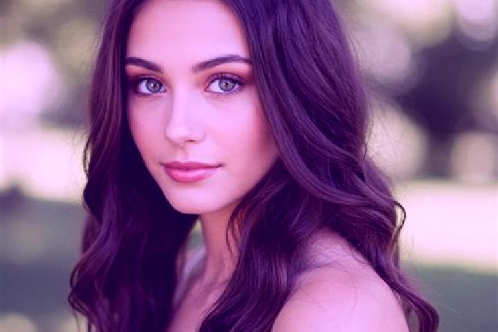 Madison, 23, a auburn hazel-eyed latina companion based in Rabano de Aliste. Offering Striptease, Dinner Date, Girlfriend Experience, CIM. Available for inca...