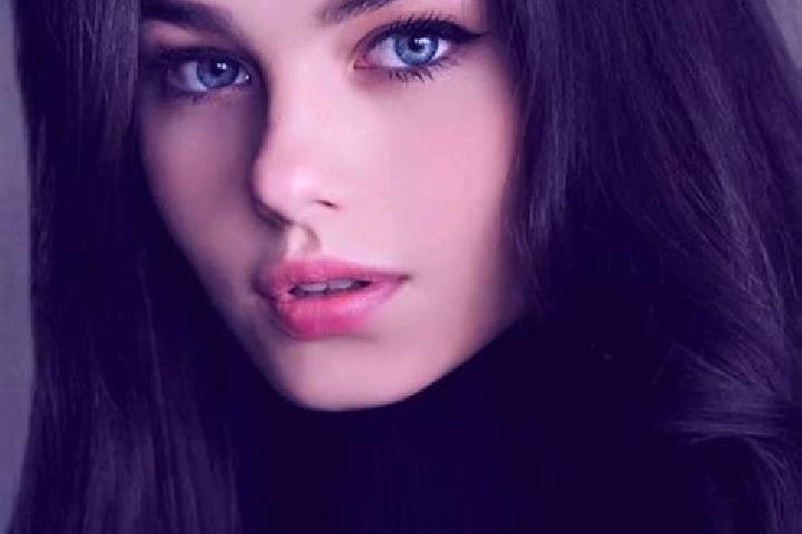 Madison, 23, a brunette dark-eyed slavic companion based in Terranuova Bracciolini. Offering Prostate Massage, Party Girl, Tantra, BDSM, Overnight. Available...
