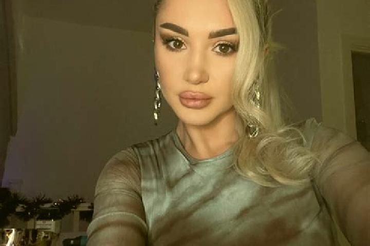 Madison, 24, a blonde amber-eyed slavic companion based in Krzyzanow. Offering Dinner Date, GFE, Fetish. Available for incall and outcall, day and evening da...