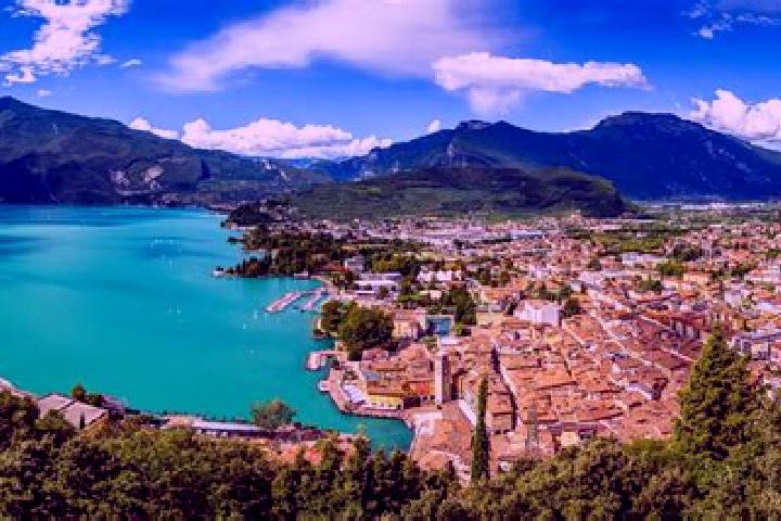 Madison, 24 — Escort in Brenzone, Italy