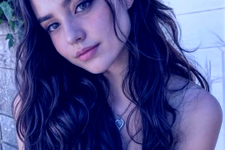 Madison, 25, a brunette hazel-eyed european companion based in Vitry-aux-Loges. Offering 69, CIM, Dinner Date, Couples, Erotic Massage. Available for incall ...