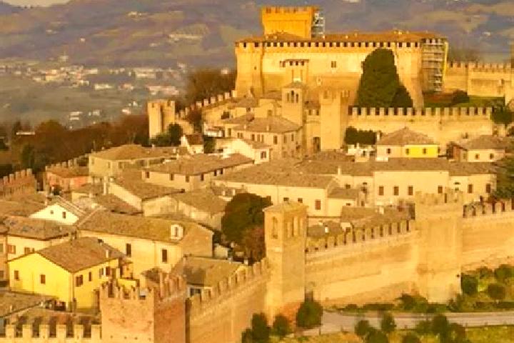Madison, 25 — Escort in Piandimeleto, Italy