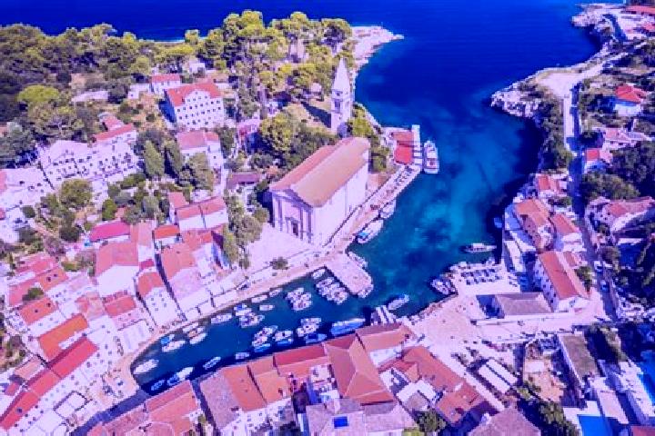 Madison, 25 — Escort in Veli Losinj, Croatia