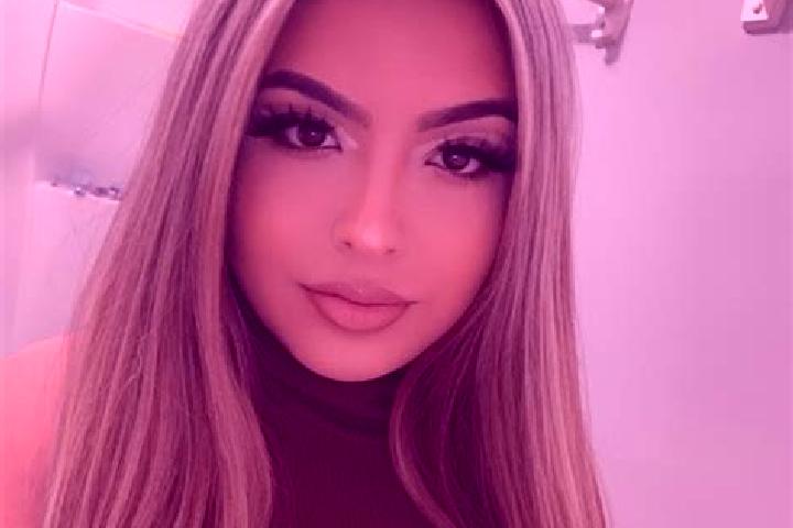 Madison, 26, a blonde brown-eyed latina companion based in El Oro de Hidalgo. Offering Roleplay, Fetish, GFE. Available for incall and outcall, overnight boo...