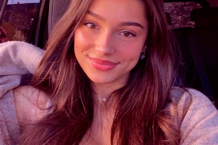Madison, 26, a brunette blue-eyed indian companion based in Kemajuan Tanah Simpang Waha. Offering Tantra, Massage, Travel Companion. Available for incall and...