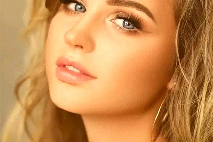 Madison, 26, a dark blonde blue-eyed mediterranean companion based in Chenghua. Offering OWO, BDSM, Couples. Available for incall and outcall, overnight book...