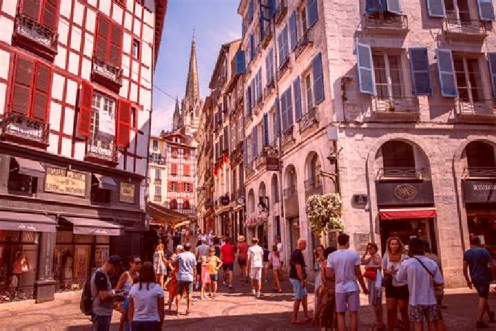 Madison, 28 — Escort in Bayonne, France