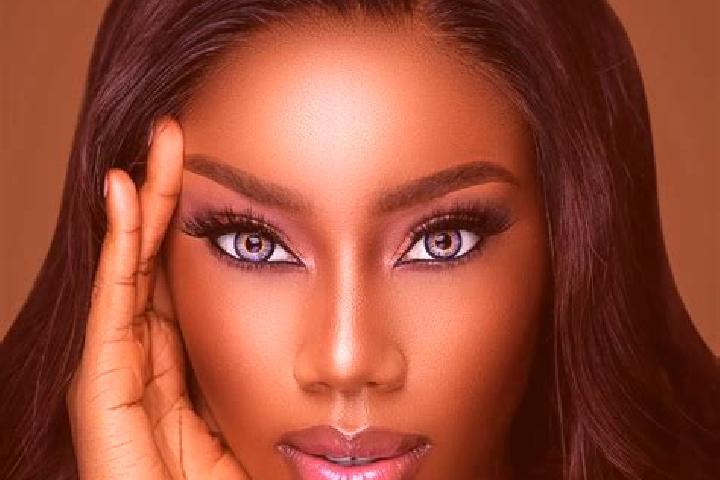Madison, 29, a chestnut blue-eyed ebony companion based in Kahriz. Offering Striptease, OWO, Tantra. Available for incall and outcall, day and evening dates.