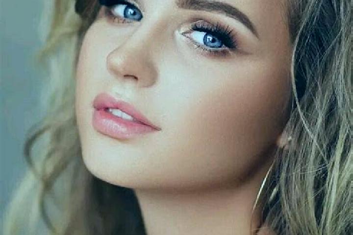 Madison, 30, a dark blonde blue-eyed mediterranean companion based in Cenhe. Offering Erotic Massage, BDSM, Duos. Available for incall and outcall, day and e...