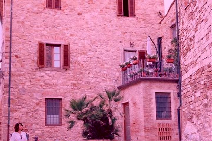 Madison, 30 — Escort in Monteverdi Marittimo, Italy