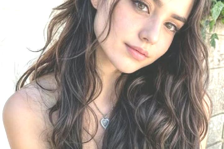 Madison, 31, a auburn brown-eyed middle eastern companion based in Tekstylnyk. Offering Party Girl, BDSM, Fetish, Duos, GFE. Available for incall and outcall...