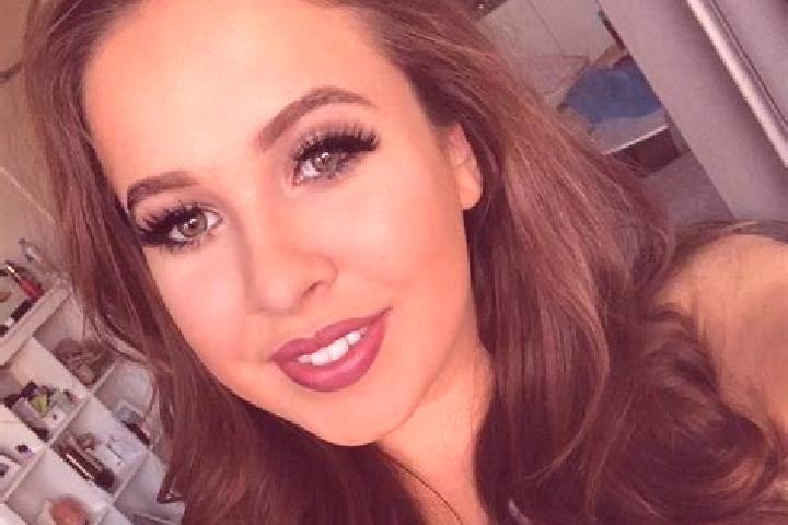 Madison, 32, a red dark-eyed european companion based in Cooks Gap. Offering Party Girl, Duos, Dinner Date. Available for incall and outcall, day and evening...