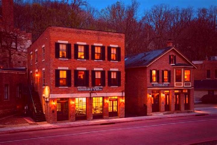 Madison, 32 — Escort in The Galena Territory, United States
