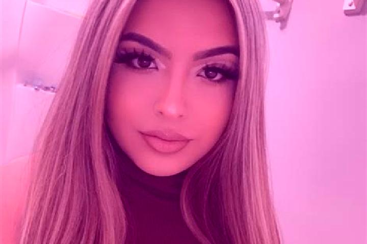 Madison, 33, a blonde amber-eyed latina companion based in Radostice. Offering A-Level, Striptease, Roleplay. Available for incall and outcall, overnight boo...