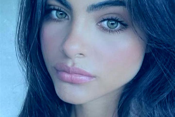 Madison, 36, a auburn hazel-eyed caucasian companion based in Appenheim. Offering Duos, Travel Companion, OWO. Available for incall and outcall, day and even...