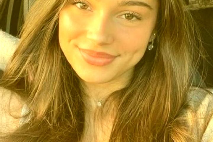 Madison, 36, a brunette hazel-eyed slavic companion based in Davideni. Offering Girlfriend Experience, Couples, OWO, Dinner Date. Available for incall and ou...