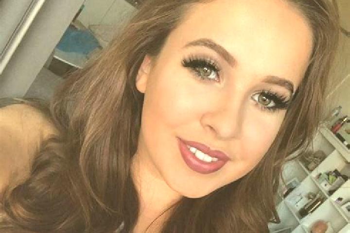 Madison, 36, a red grey-eyed mixed companion based in Kyiv Quarter. Offering Fetish, GFE, Striptease. Available for incall and outcall, day and evening dates.