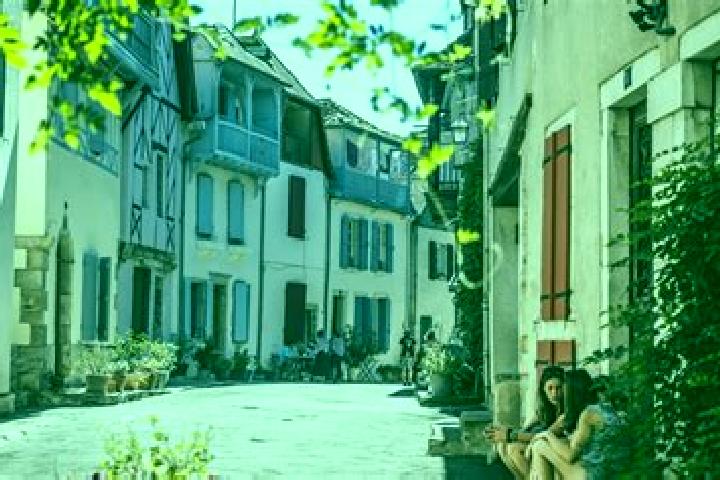 Madison, 37 — Escort in Sauveterre-de-Bearn, France