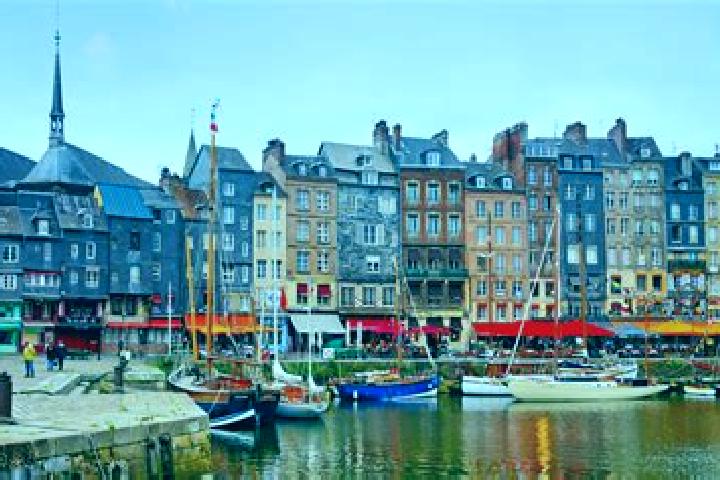 Madison, 38 — Escort in Gonneville-sur-Honfleur, France