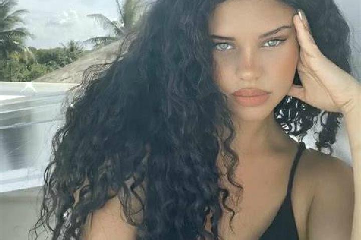 Maya, 20, a black grey-eyed latina companion based in Gorowo Ilaweckie. Offering OWO, 69, Couples. Available for incall and outcall, day and evening dates.