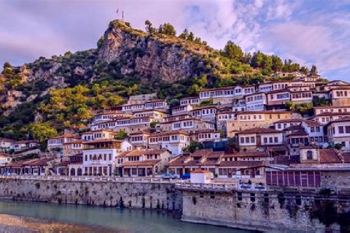 Maya, 20 — Escort in Carshove, Albania