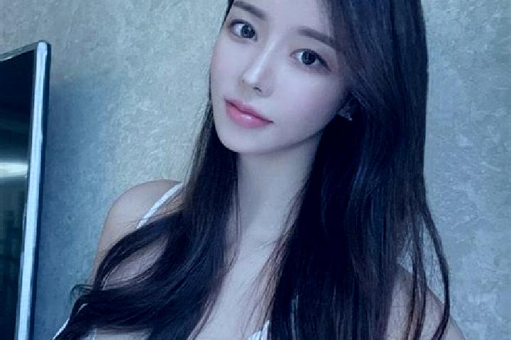 Maya, 20 — Escort in Dazhigu, China