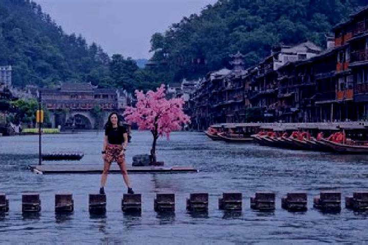 Maya, 20 — Escort in Fengchuan, China