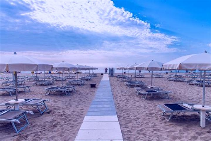 Maya, 20 — Escort in Lido di Fermo, Italy