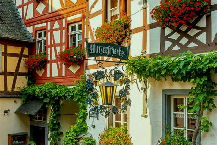 Maya, 20 — Escort in Mittelsommern, Germany