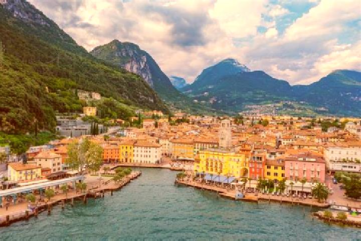 Maya, 20 — Escort in Riva del Garda, Italy