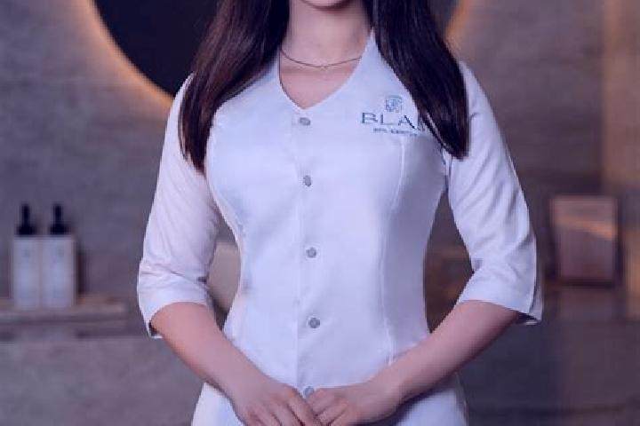 Maya, 21, a auburn dark-eyed caribbean companion based in Al Qaflah. Offering Tantra, Erotic Massage, Roleplay. Available for incall and outcall, overnight b...