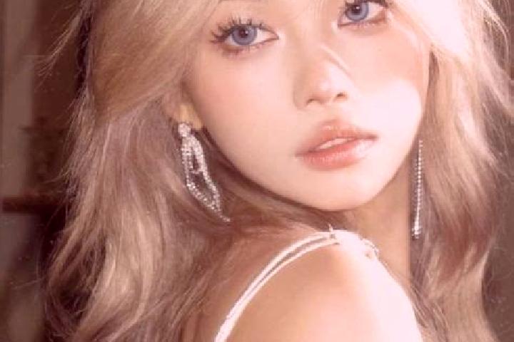 Maya, 21, a platinum blonde brown-eyed asian companion based in Jeongok. Offering Roleplay, GFE. Available for incall and outcall, day and evening dates.